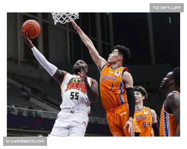 辽宁男篮更衣室独特文化挼脑袋传统展现深厚团队情感纽带